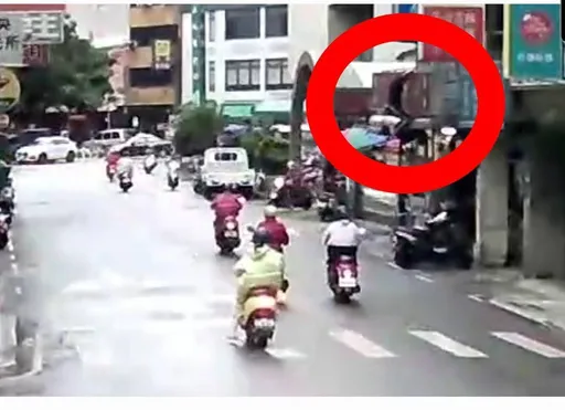 掉漆蜘蛛人片！爬遮雨棚行竊摔落地　遇警口袋掉出這東西GG了