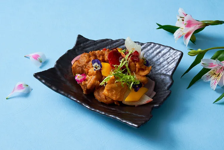 洛神花酸柑炒雞球。業者提供