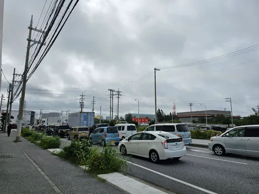 花蓮強震|沖繩海嘯警報一直響 居民及觀光客嚇得登高避難、路上塞爆