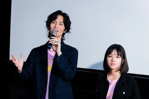 劉品言率領雞群成「雞后」 18歲「姪女」身份大有來頭