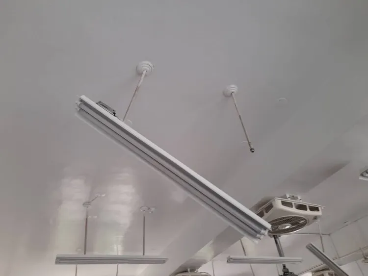 花蓮地震造成景美女中3年級教室有燈座掉落問題。台北市教育局提供