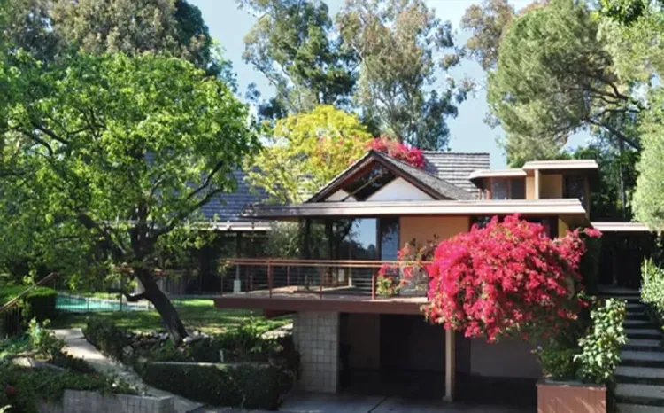 傳陳冠希花2.5億買下豪宅。翻攝追星課代表微博