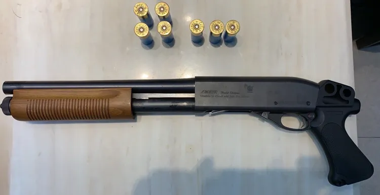廖姓改造的霰彈槍。警方提供