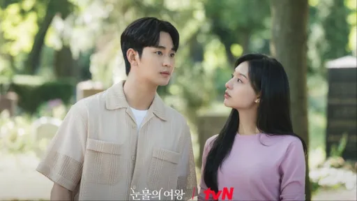 金秀賢、金智媛感情回溫就靠它 鑽扣小白鞋打造女神同款美腿