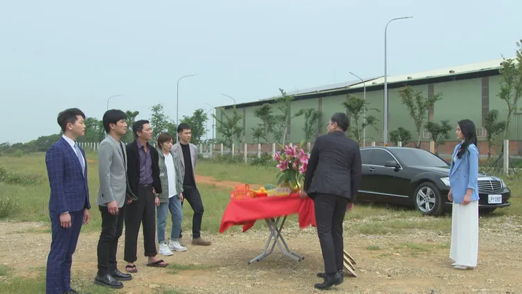 江俊翰《愛的榮耀》翻桌，拍攝前相當忐忑怕對神明不敬。民視提供