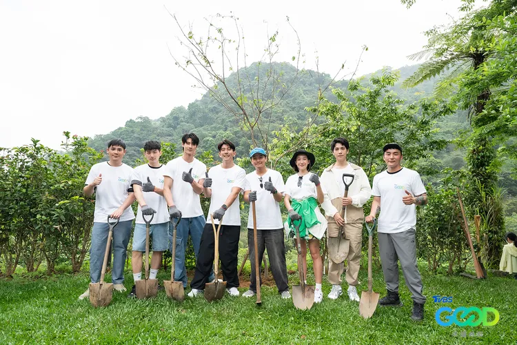 盧學叡(左起)、鍾岳軒、黃柏峰、修杰楷、楊銘威、楊晴、林子閎、黃一峯WIND一起為永續發展盡心力。TVBS提供