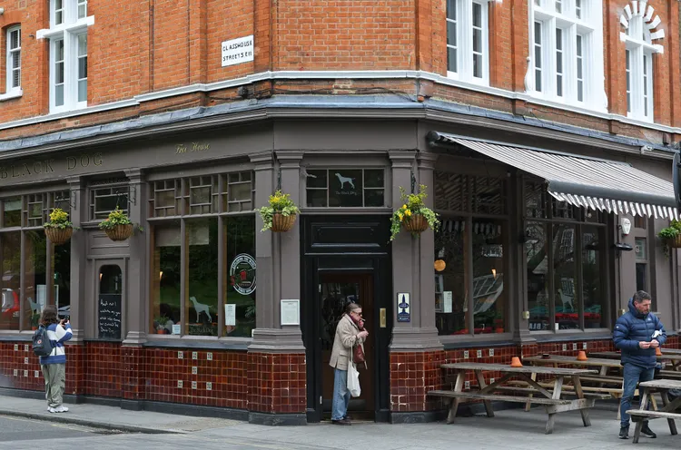 The Black Dog酒館位於鬧中取靜的社區。路透