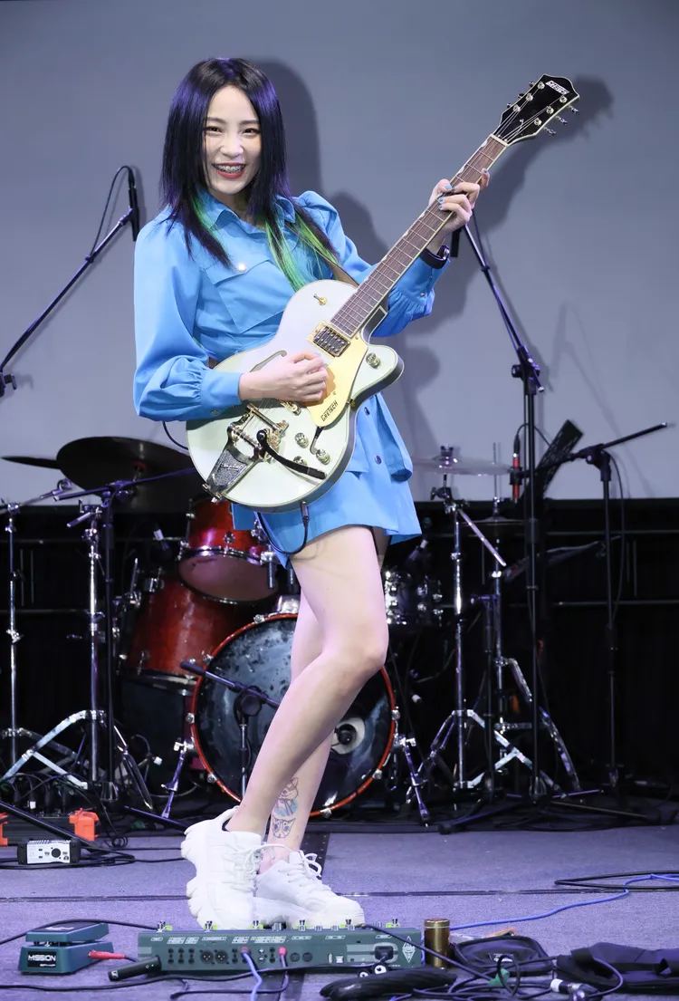 卜星慧現場演唱。紅心字會提供