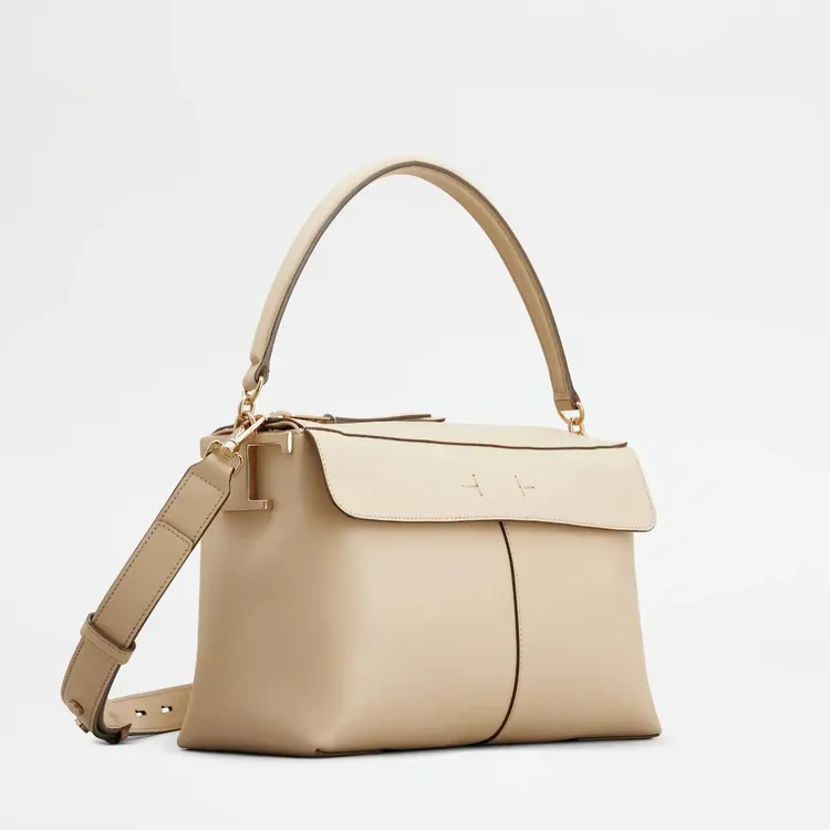 ▲ TOD'S T Case米白色小型皮革手提斜揹包（NT93,900）