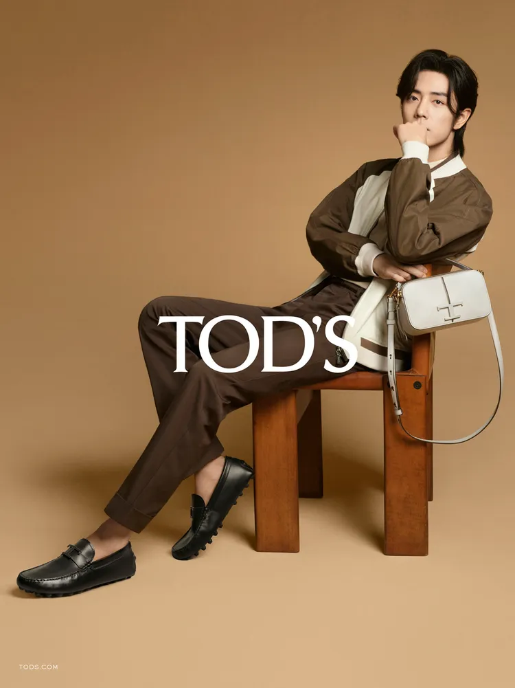 ▲ 男神肖戰示範實搭TOD'S  T Timeless 相機包。