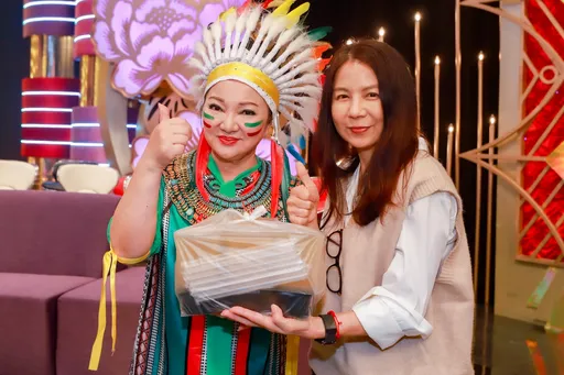 戲劇綜藝雙女王驚喜合體! 送「條狀物」要白冰冰喝進去