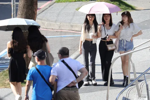 今全台回暖「南部熱飆35℃」！2波鋒面這天來　北東挾雨轉濕