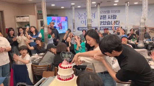 淚之女王CP售後來了!金秀賢金智媛攜手切蛋糕 網友腦補結婚派對
