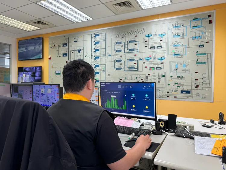 即時監控平台，隨時掌握發電效率。水利局提供