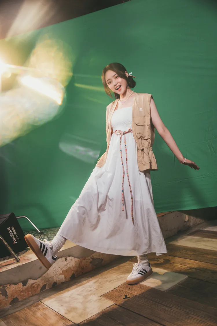 杯緹首波單曲《Shyyyyyy:)》更是最能代表杯緹性格的歌曲，慢熱之於還帶著女孩專屬的青澀感。時大音樂提供