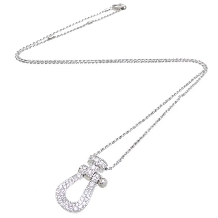 Force 10系列項鍊，18K白金及鑽石。品牌提供