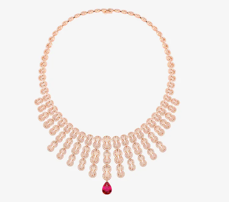 林心如所戴的FRED Chance Infinie Crazy8系列項鍊，18K玫瑰金、紅碧璽及鑽石。品牌提供