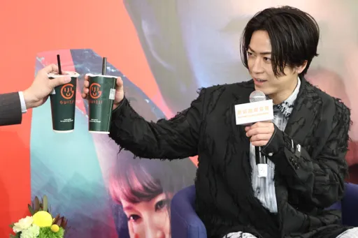 龜梨和也來台學到喝珍奶訣竅 戲癮上身演起來自嘲「38歲偶像」