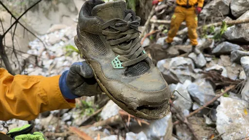 砂卡礑步道尋獲「1男鞋」 疑失聯星國夫婦所有!救難隊將重點搜索