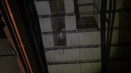 離奇雙屍!台中2男爬上屋頂 踩破採光罩墜樓爆頭亡