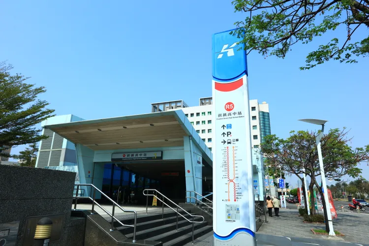 建案周邊即為捷運前鎮高中站，具備交通、休閒等各式機能。麗晶建設提供