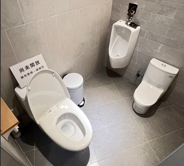 建案施工細膩度與貼心，可從細節被看見，如規劃少見親子廁所。葉家銘攝