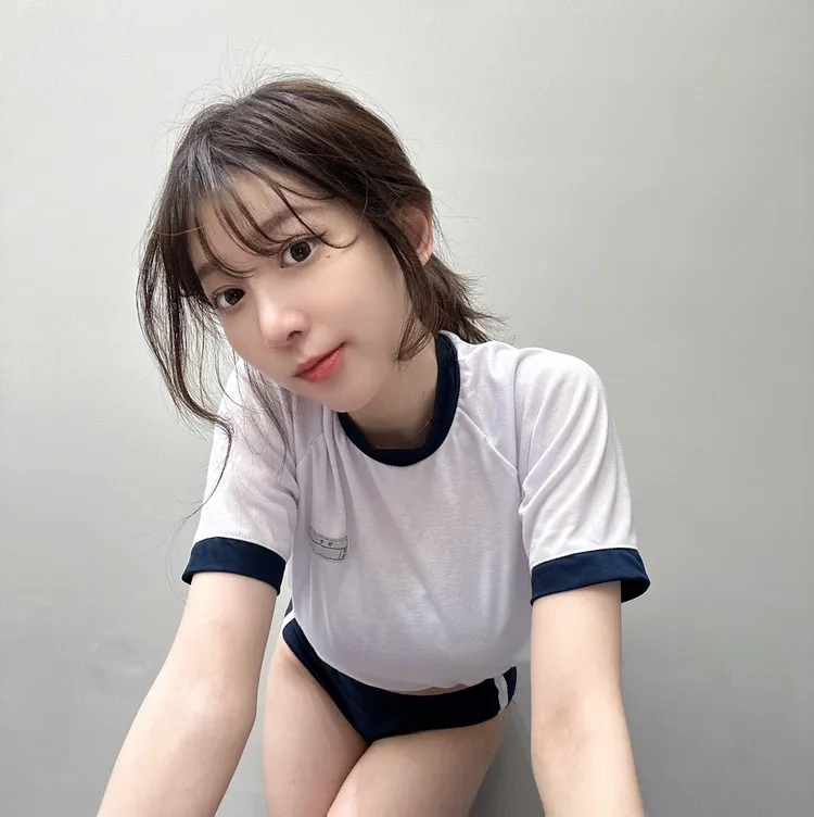 蔡蔡學妹在直播時總是帶給大家滿滿的溫暖與陪伴，趕快追蹤起來，不要錯過唷！