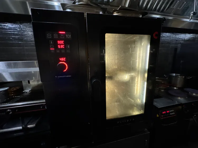 台北漢來飯店「島語自助餐」疑似也有食物中毒案例。北市衛生局提供