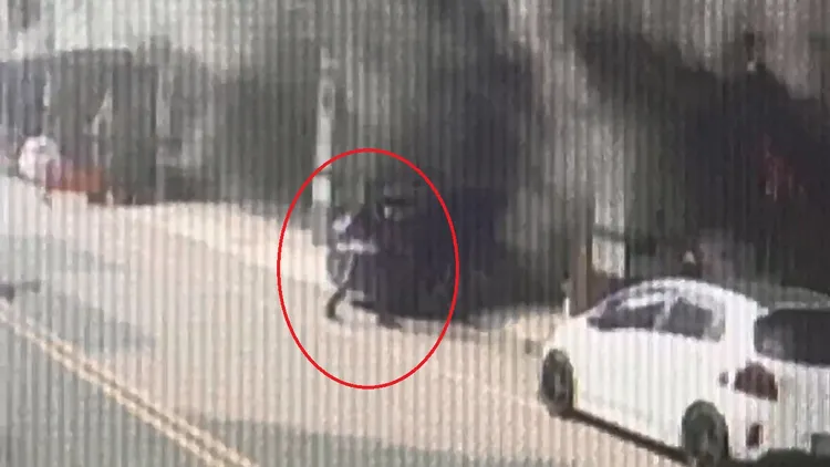 林男一度想進屋內救人，但火勢太大。民眾提供