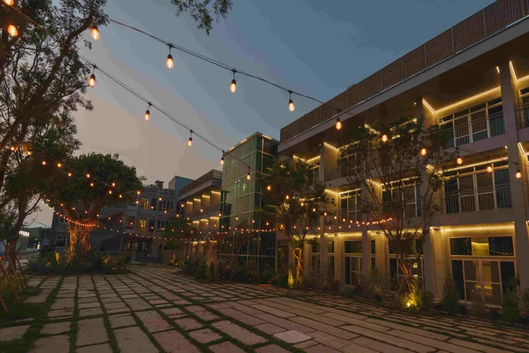 走路3分鐘即達駁二藝術特區，為暑假親子住宿首選。業者提供