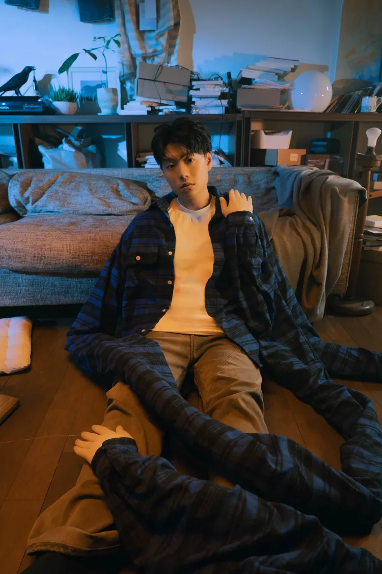 孫王力想要買花道歉的心意，具像化為不斷延伸的長手，宛如《驚奇4超人》的驚奇先生。環球音樂提供