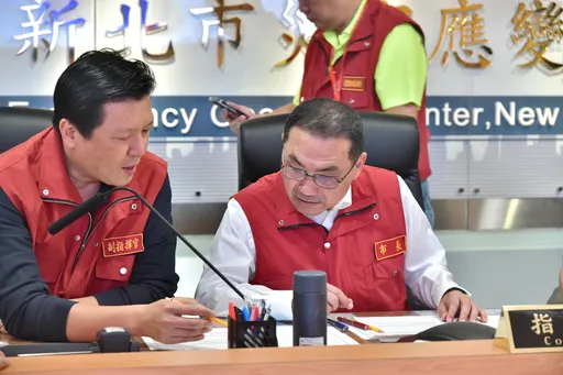 雷雨來襲新北強化三級開設 侯友宜:5區積淹水、強降雨每小達70毫米