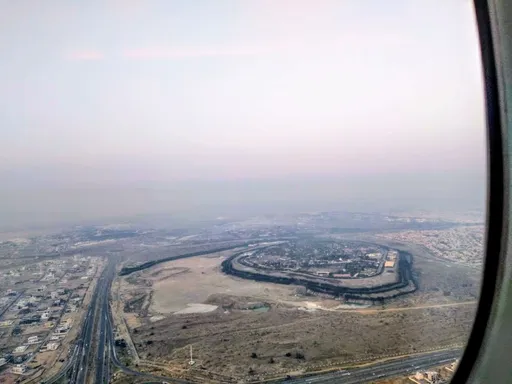 75年最強暴雨！杜拜機場淹水3天還沒退　空拍照曝光