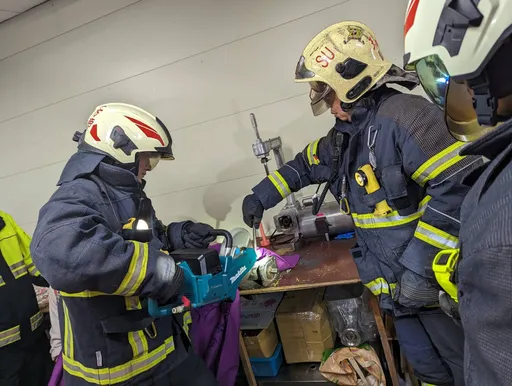 新北男家中操作香腸絞肉機 手被捲入!食指慘被絞斷