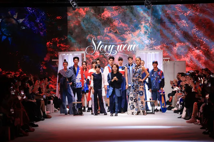 STORY WEAR設計師陳冠百帶領模特走秀。臺北時裝周提供