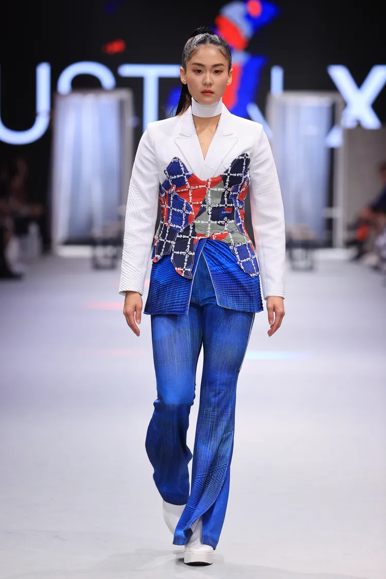 空手道小清新文姿云穿著JUST IN XX服裝走秀。臺北時裝周提供