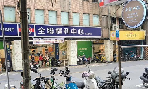 7.2地震災情頻傳！汐止全聯「外牆磁磚剝落」　路人慘遭砸頭