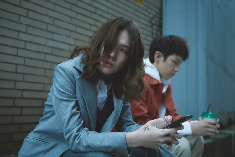 柯震東（右）呆萌惹哭許瑋甯。公視、MyVideo提供