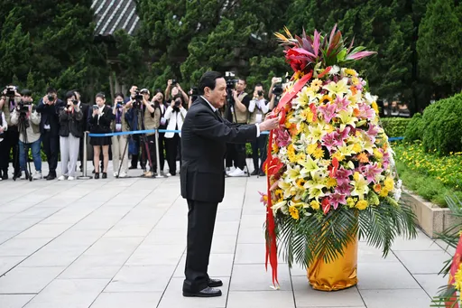 馬英九又哭了! 盼「兩岸中國人」記得黃花崗烈士的犧牲