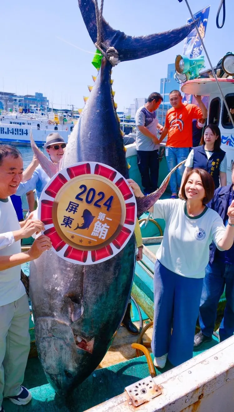 屏東縣長周春米說，今年天下第一鮪更是「花路啊」等級，世界第一等。翻攝周春米臉書