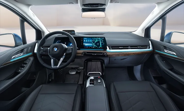 全新BMW 218i Active Tourer Luxury限量版，導入備受矚目的全新BMW Operating System 9使用者介面，讓車主擁有更直覺的數位化體驗。原廠照片