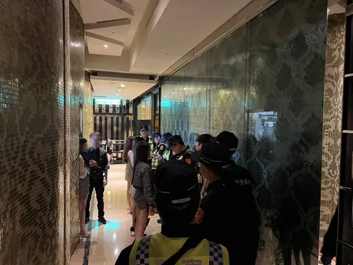 桃園警掃蕩酒店 長腿妹排排站!摩鐵前再逮性侵通緝犯