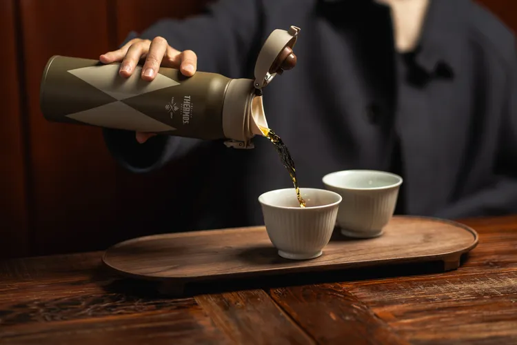 THERMOS 膳魔師X永心鳳茶 上膳之茶期間限定沉浸展 聯名特調茶飲_琥珀紅烏龍