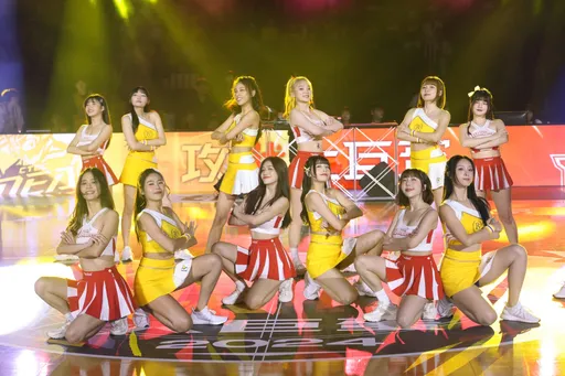 台北大巨蛋尬球賽　啦啦隊也互尬