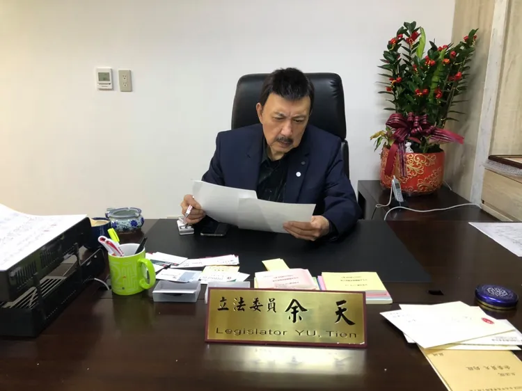 余天喊話民進黨，希望大家2026一起迎回新北市。翻攝余天臉書