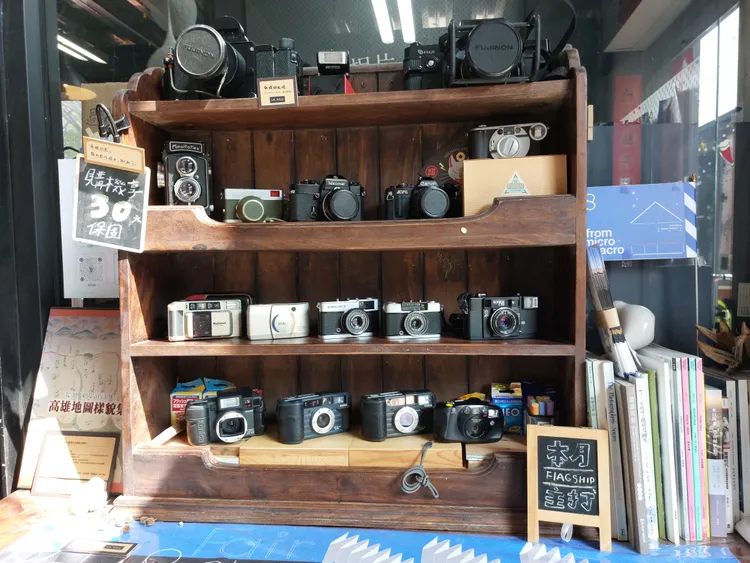 典像展售各式底片相機。凃建豐攝