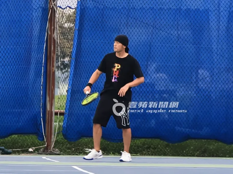 周杰倫一記ACE球，看著陪打小弟追球去。特勤中心攝