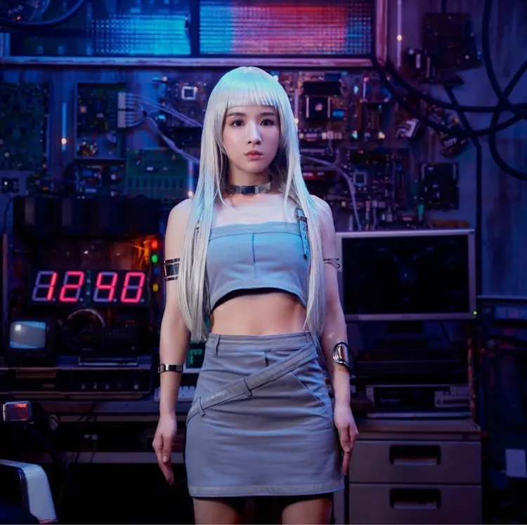 花花飾演女機器人。翻攝花花臉書
