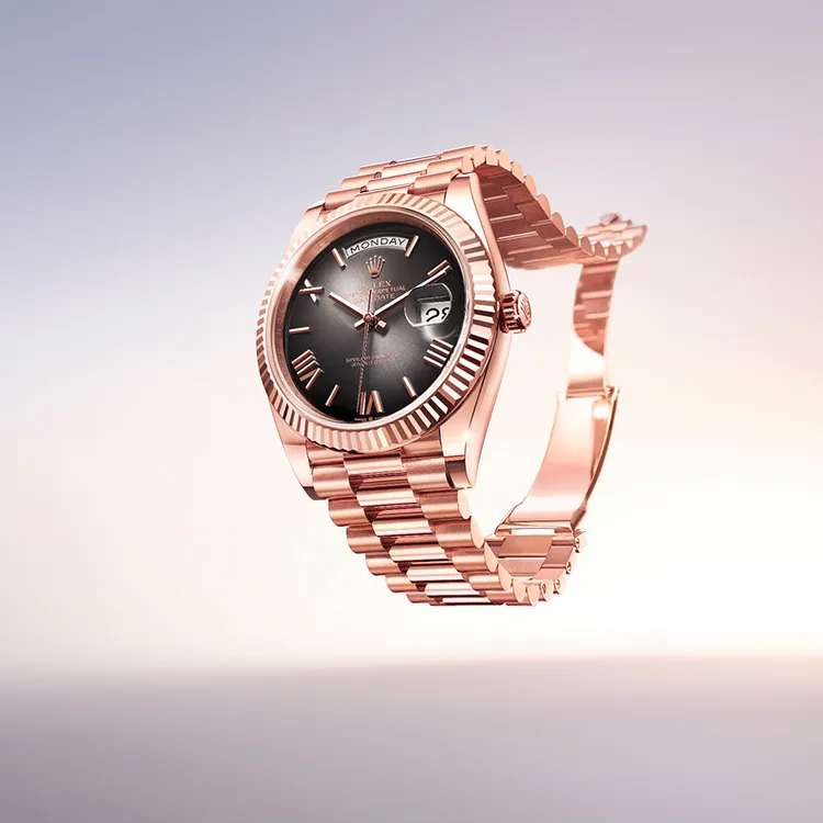 勞力士Oyster Perpetual Day-Date，40mm，18K永恆玫瑰金，漸變石板灰色錶面，元首型三格拱形鏈結，3255機芯，147萬8000元。品牌提供