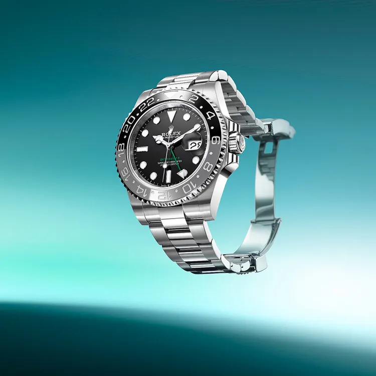 勞力士Oyster Perpetual GMT-Master II，40mm，蠔式鋼錶殼，黑色漆面錶面，蠔式三格實心鏈結/紀念型五格鏈結，3285機芯，38萬500元至38萬7500元。品牌提供